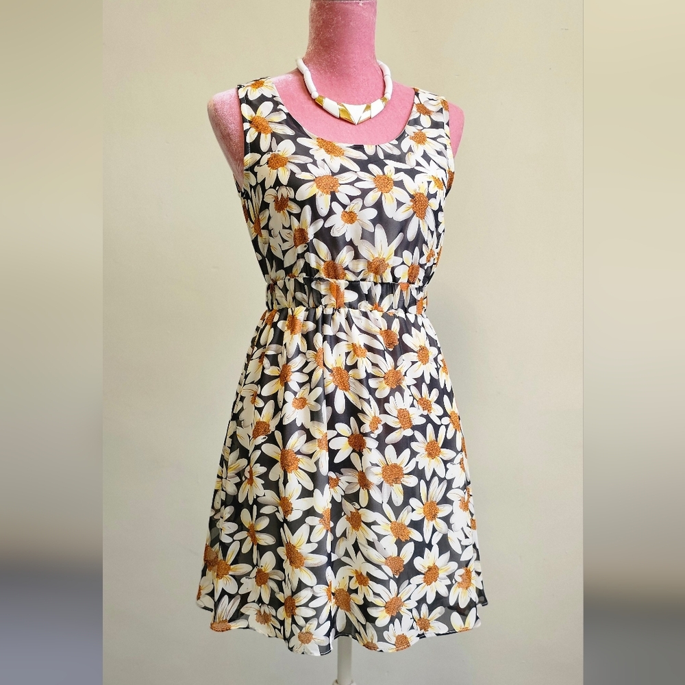 Joni brand daisy sundress. Size Small